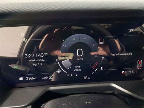 Used 2025 GMC Acadia AT4 w/ Luxury Package image 15