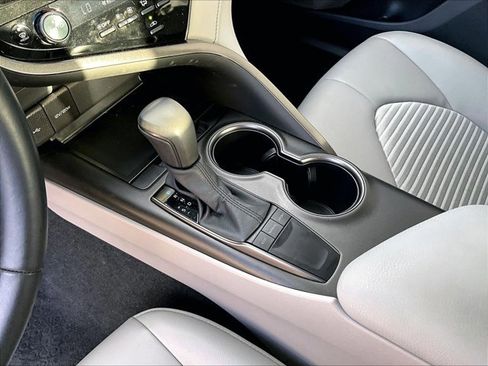 Used 2024 Toyota Camry SE image 15