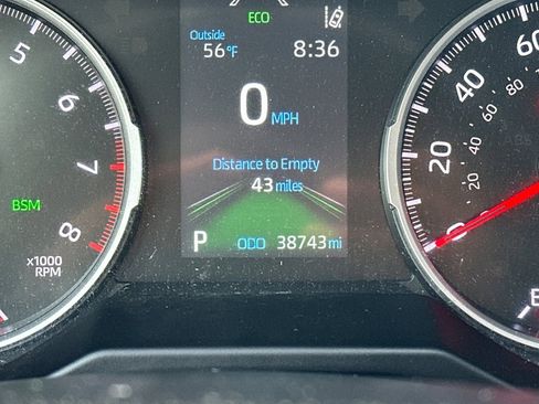Used 2022 Toyota RAV4 XLE FWD image 30