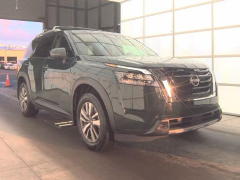 Used 2025 Nissan Pathfinder SL FWD image 1
