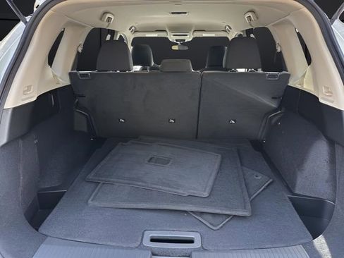 Used 2023 Nissan Rogue SV image 12