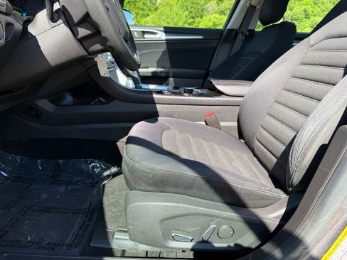 Used 2014 Ford Fusion SE FWD image 16