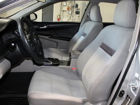 Used 2012 Toyota Camry LE FWD image 18