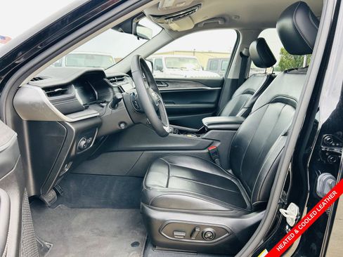 Used 2023 Jeep Grand Cherokee L Limited w/ Luxury Tech Group II AWD/4WD image 3
