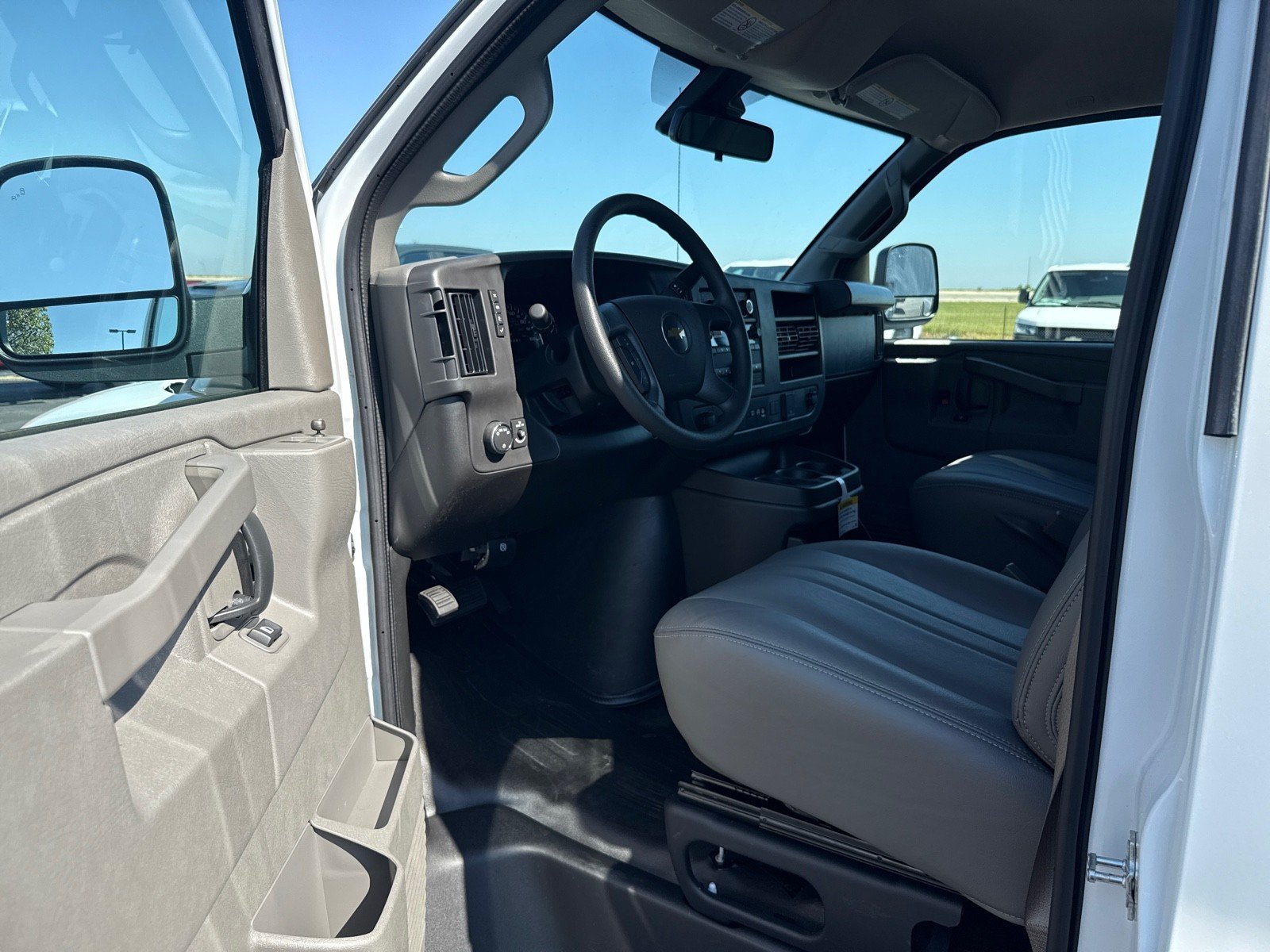 New 2025 Chevrolet Express 2500 Extended w/ Enhanced Convenience Package RWD image 5