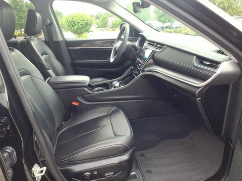 Used 2023 Jeep Grand Cherokee L Limited AWD/4WD image 10