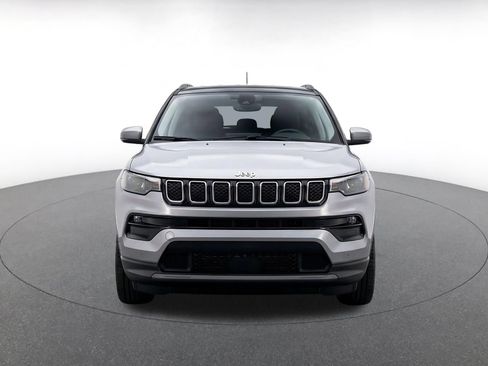Used 2025 Jeep Compass Limited AWD/4WD image 2