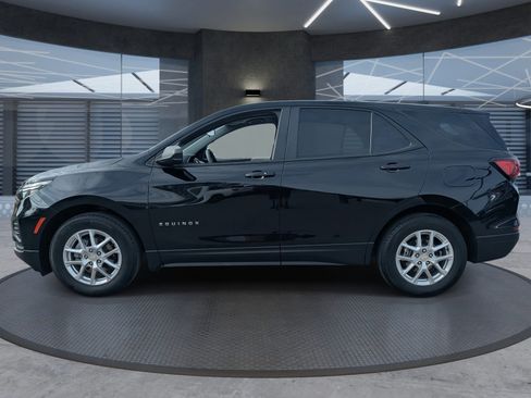 Used 2023 Chevrolet Equinox LS w/ LS Convenience Package image 3