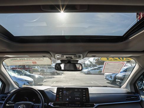 Certified 2023 Toyota Sienna LE w/ LE Plus Package FWD image 7