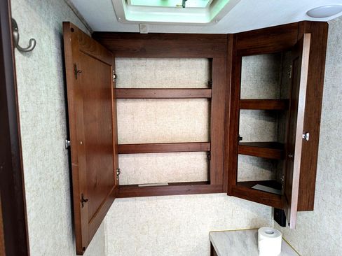 Used 2019 Chevrolet Express 4500 w/ RV Package image 81