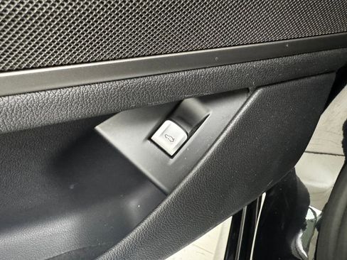 Used 2018 BMW 750i xDrive image 23