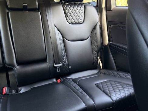 Used 2024 Ford Edge Titanium AWD/4WD image 17