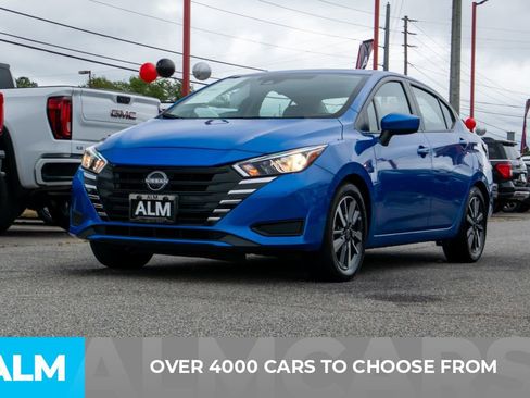 Used 2023 Nissan Versa SV image 3