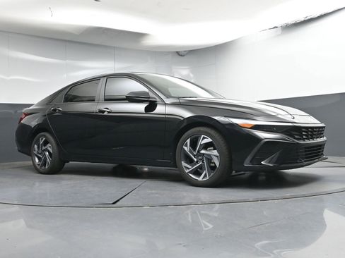 Used 2025 Hyundai Elantra Sport FWD image 22