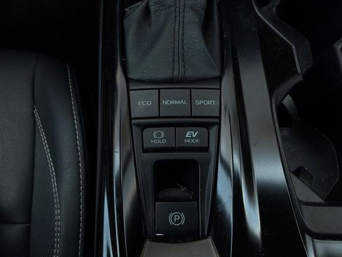 Used 2025 Toyota Camry SE FWD image 23