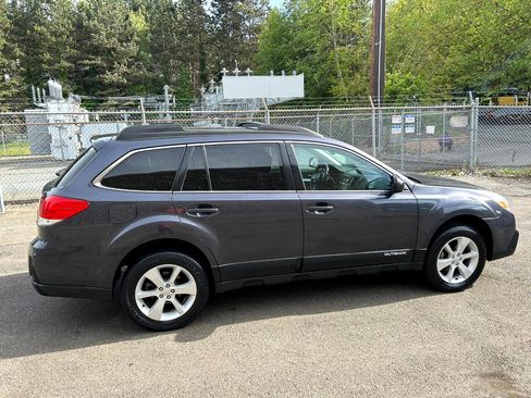 Used 2013 Subaru Outback 2.5i Premium image 4