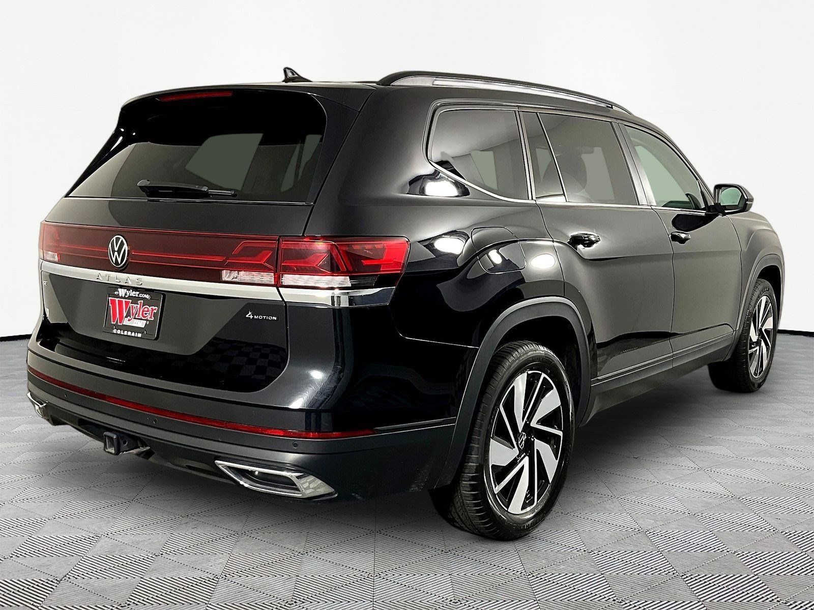 Used 2025 Volkswagen Atlas SE AWD/4WD image 6