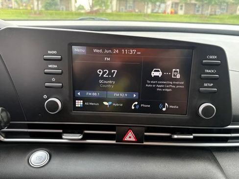 Used 2025 Hyundai Elantra Hybrid FWD image 15