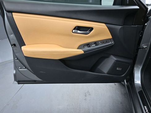 Used 2024 Nissan Sentra SV w/ SV Premium Package image 4