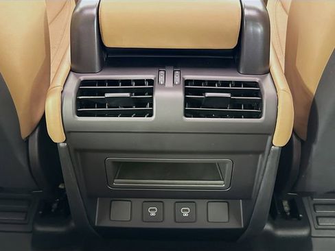 New 2025 Land Rover Defender 110 X-Dynamic SE image 27