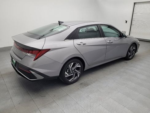 Used 2025 Hyundai Elantra SEL FWD image 10