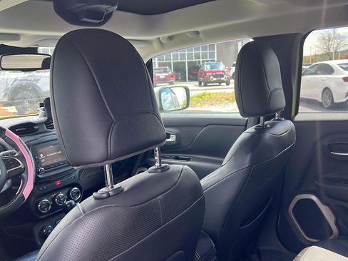 Used 2017 Jeep Renegade Limited AWD/4WD image 16