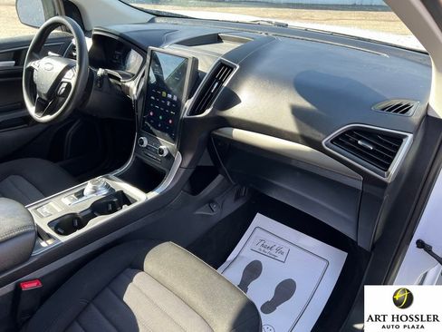 Used 2024 Ford Edge SE image 9