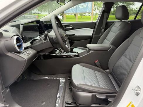 New 2025 Chevrolet Trax LT w/ Driver Confidence Package FWD image 19