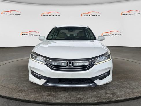 Used 2017 Honda Accord Touring image 3