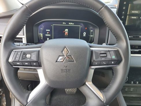 Used 2025 Mitsubishi Outlander SE FWD image 21