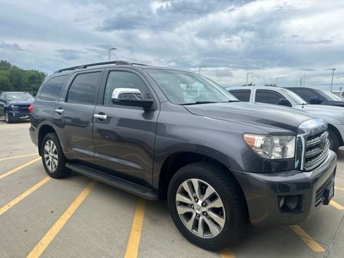 Used 2017 Toyota Sequoia Limited w/ Safety & Convenience Package AWD/4WD image 2