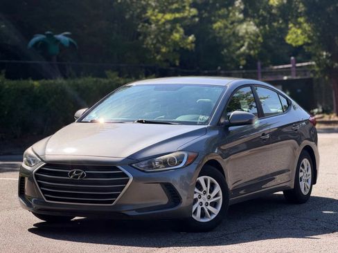 Used 2018 Hyundai Elantra SE w/ Cargo Package FWD image 1
