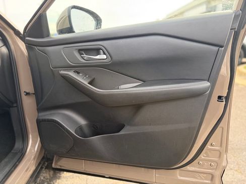 Used 2025 Nissan Rogue SV AWD/4WD image 16