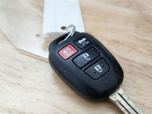 Used 2012 Toyota Camry SE FWD image 33