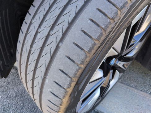 Used 2025 BMW i5 eDrive40i w/ Premium Package image 12