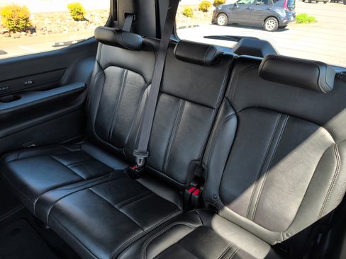 Used 2024 Jeep Wagoneer Series III AWD/4WD image 19