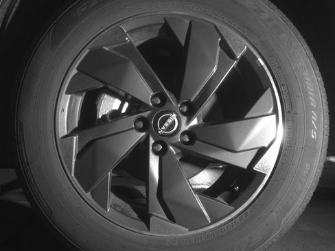 Used 2025 Nissan Rogue SV image 12