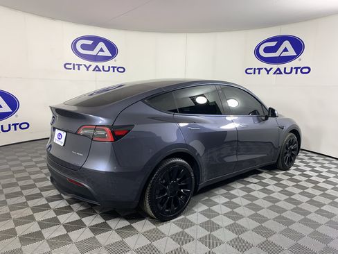 Used 2022 Tesla Model Y Long Range AWD/4WD image 3