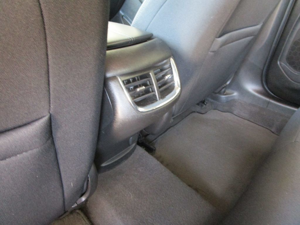 Used 2018 Chevrolet Malibu LT FWD image 18