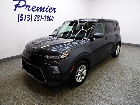Used 2022 Kia Soul LX w/ Technology Package FWD image 1