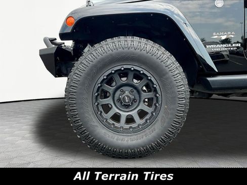 Used 2017 Jeep Wrangler Unlimited Sahara w/ Connectivity Group AWD/4WD image 33