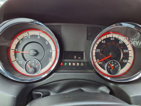 Used 2017 Dodge Grand Caravan SXT image 12