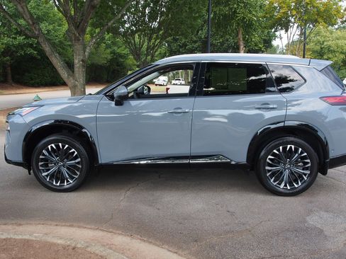 Used 2024 Nissan Rogue Platinum FWD image 4
