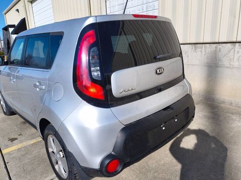 Used 2014 Kia Soul FWD image 2