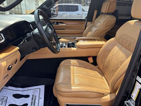Used 2022 Jeep Grand Wagoneer Series III w/ Rear Seat Video Group 1 AWD/4WD image 9