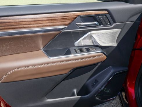 New 2027 GMC Acadia Denali Ultimate w/ LPO, Floor Liner Package AWD/4WD image 11