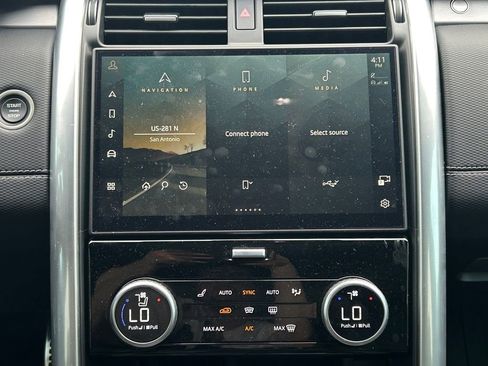 Used 2024 Land Rover Discovery Dynamic SE AWD/4WD image 21