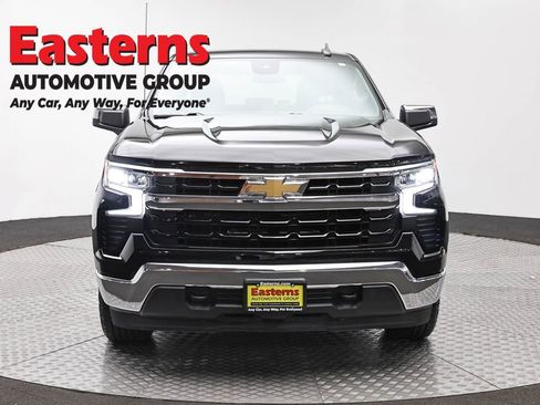 Used 2023 Chevrolet Silverado 1500 LT AWD/4WD image 2