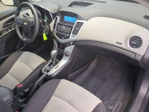 Used 2013 Chevrolet Cruze LS FWD image 25