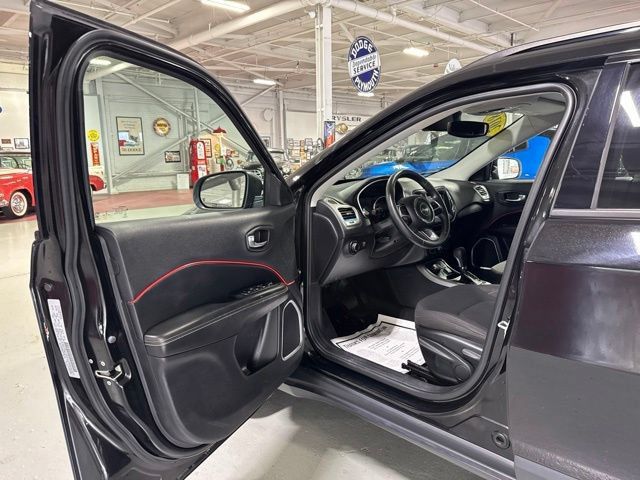 Used 2018 Jeep Compass Sport w/ Tech Group AWD/4WD image 14